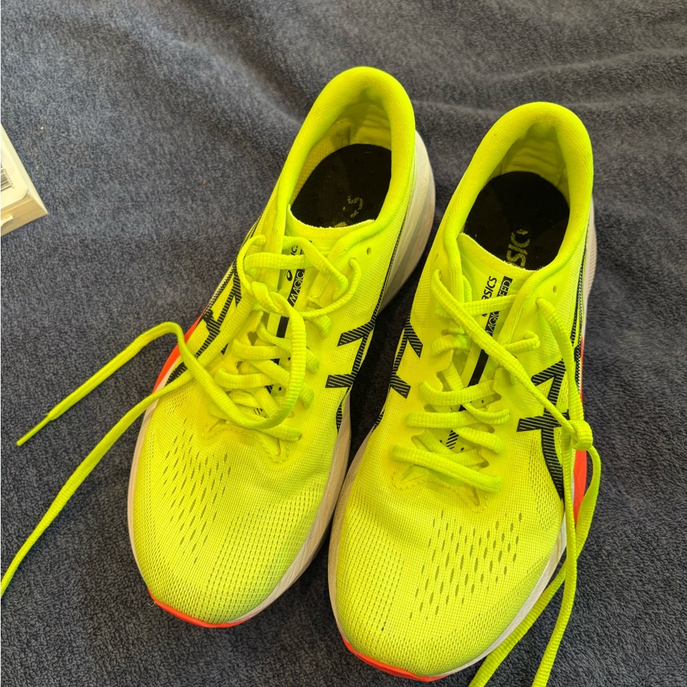 ASICS magic speed 4